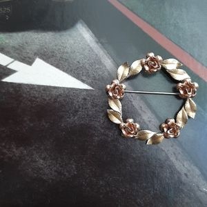 Vintage • Krementz rose gold pin brooch